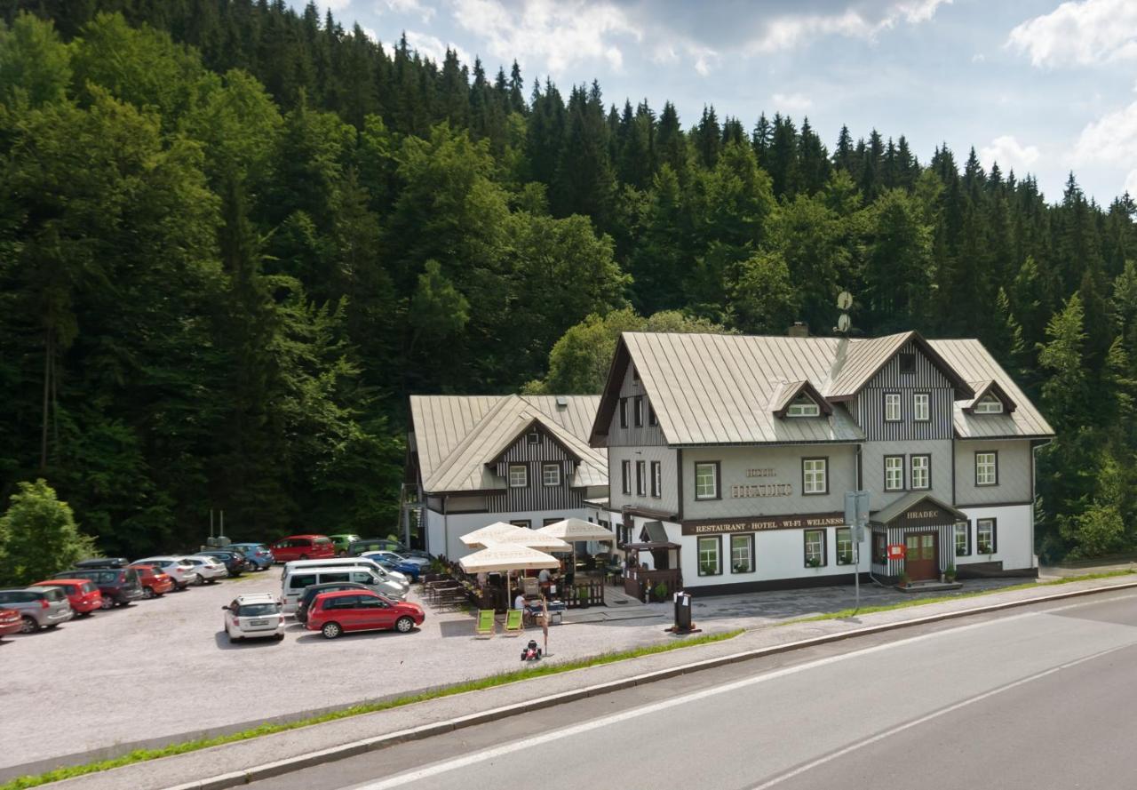 赫拉德茨酒店 Špindlerŭv Mlýn 外观 照片
